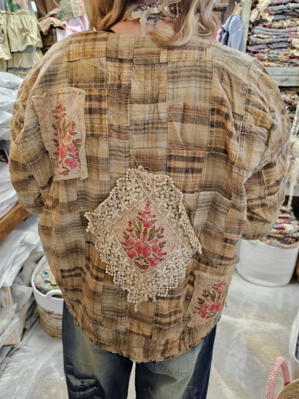 🎉 A RARE BIRD “ HONEY “ A RARE BIRD HAND MADE HONEY BEIGE FLOWER JACKET